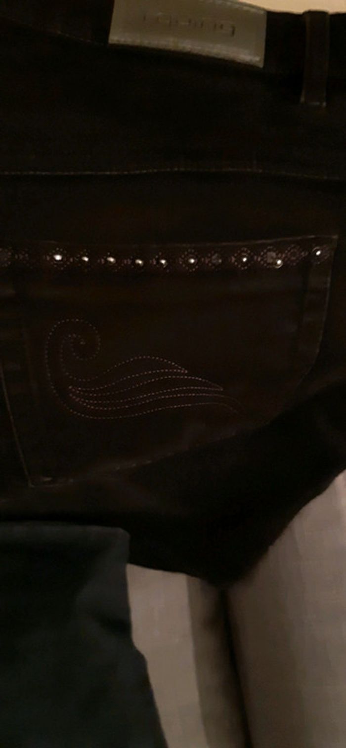 Jeans taille 46 un marron,un noir ,un bleu il leur manque tous le bouton - photo numéro 5