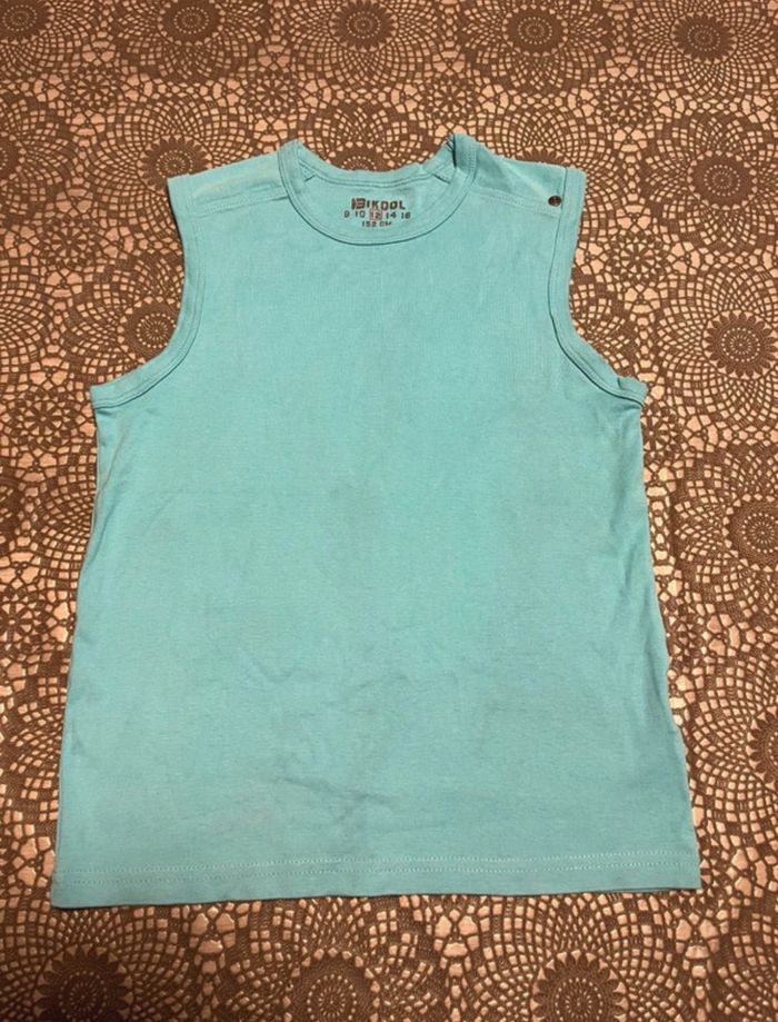 Teeshirt sans manches taille 12 ans