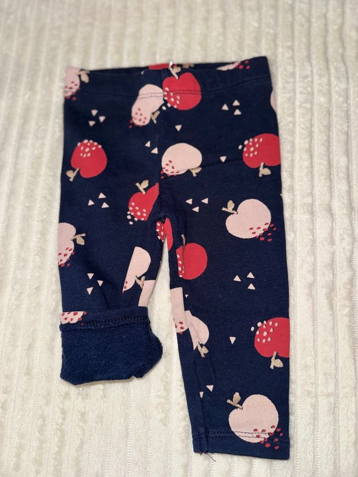 Legging - d’hiver - bleu marine avec des pommes 🍎 - Ochestra- 6 mois - en excellent état - photo numéro 4