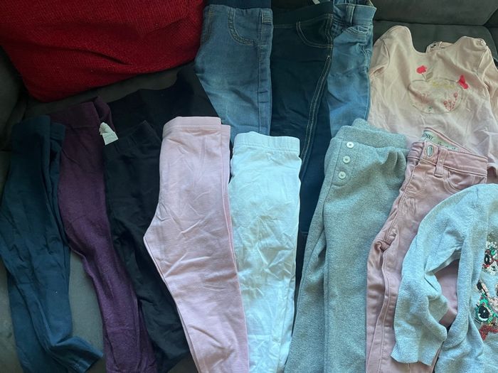 Lot de 17 articles vêtements fille 18/24 mois - photo numéro 2