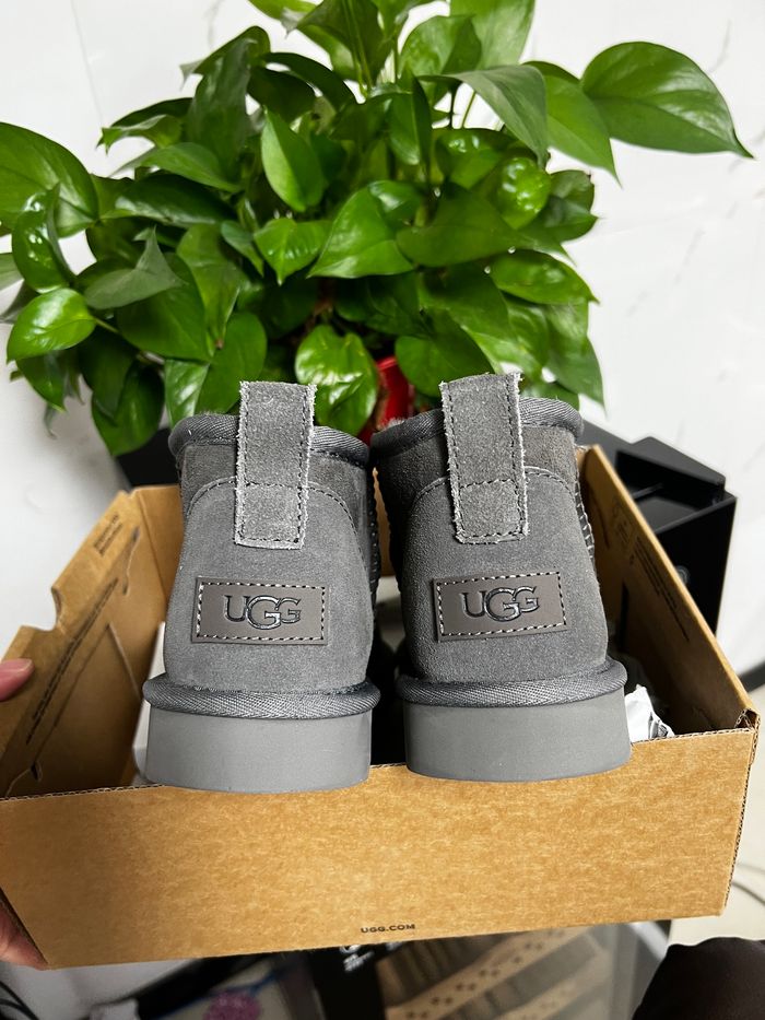 Bottes de neige courtes UGG Mini, grises, pointure 38 - photo numéro 4