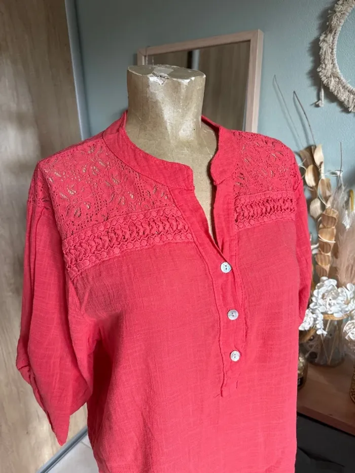 Jolie blouse femme ajourée - photo numéro 2