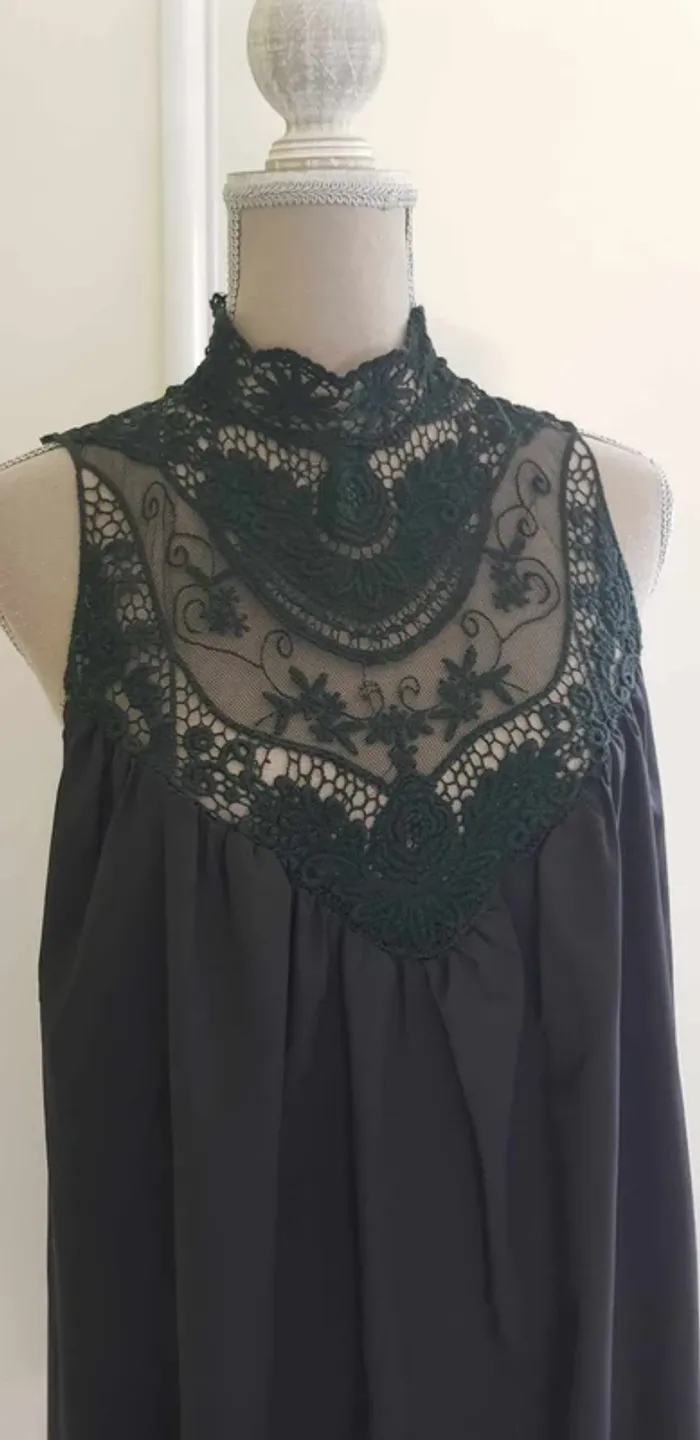 Robe fluide décolleté dentelle dos nu - photo numéro 2