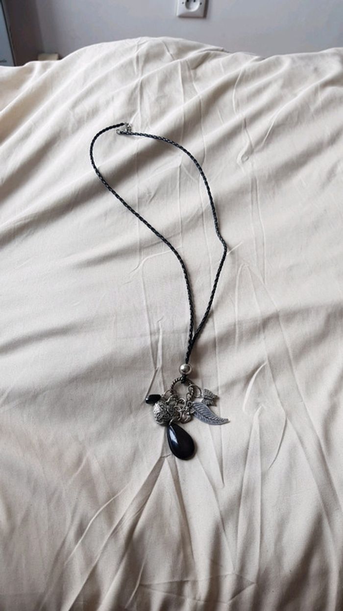 Collier avec pendentif jamais porté