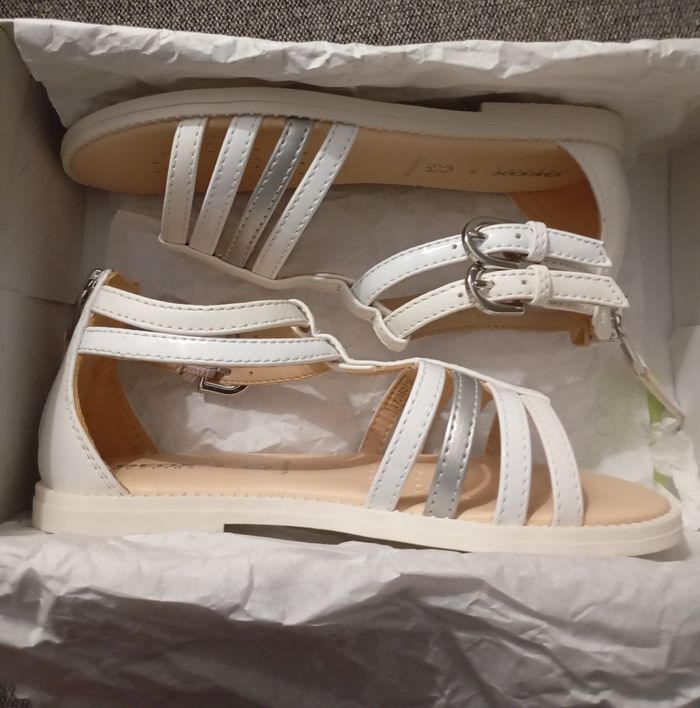 Geox neuves pour fille en taille 28