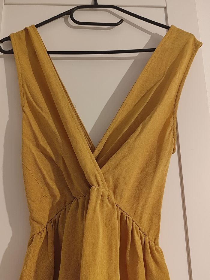 Longue robe moutarde