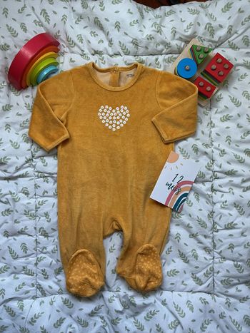 pyjama grenouillère en velours moutarde 12 mois vertbaudet impression coeur devant