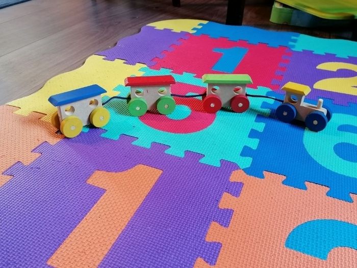 Tour d'empilage + petit train en bois - photo numéro 2