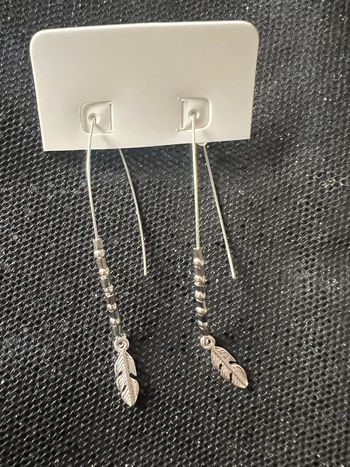 boucles d’oreilles plumes et perles