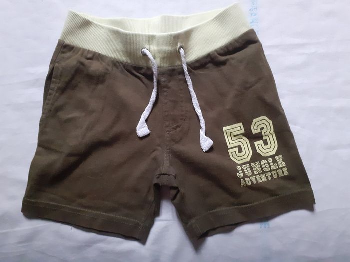 Ensemble tee shirt kaki et short kaki et jaune - photo numéro 2