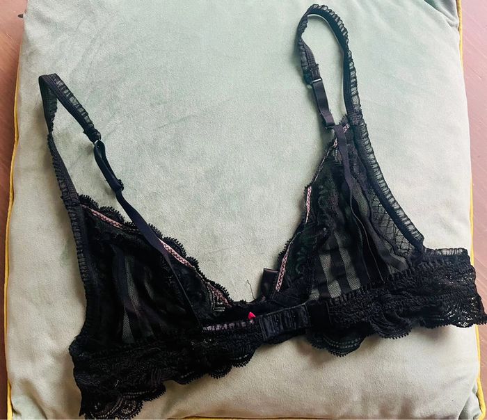 Joli soutien gorge dentelle noire - photo numéro 2