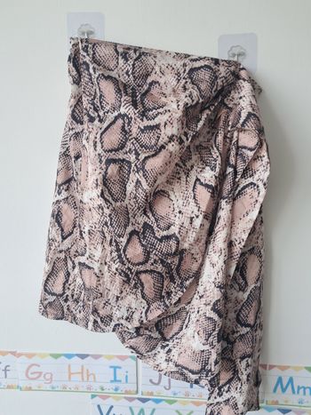 Jupe imitation peau serpent neuve taille 34