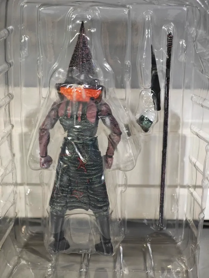 Figurine Silent Hill Pyramid head 18cm Neuve en boîte - photo numéro 11