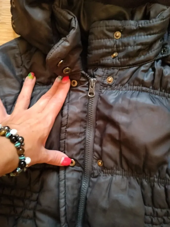 doudoune à capuche noire. ZARA. filles. taille 5 ans - photo numéro 4