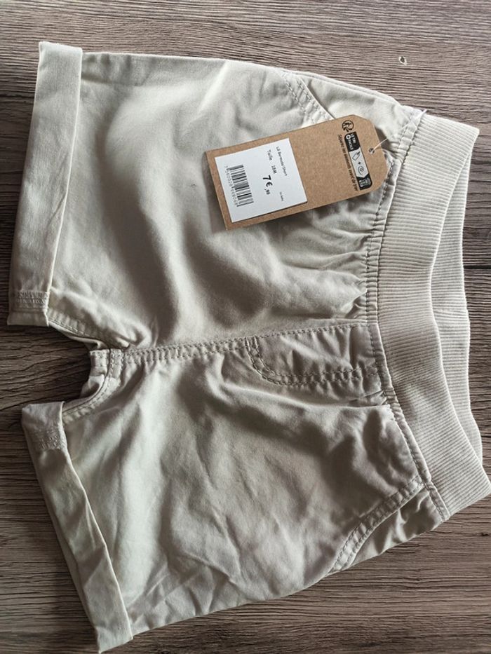 Short beige garçon neuf 18 mois