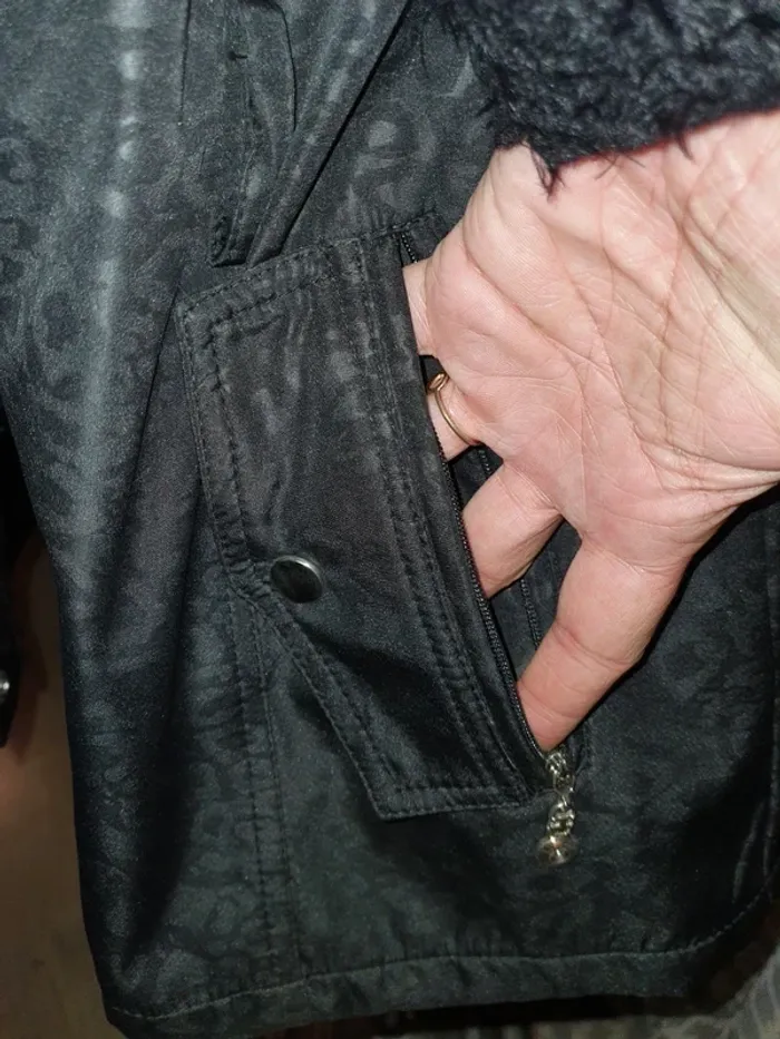 veste a donner sur demande avec tout achat - photo numéro 3