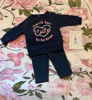 Ensemble bleu marine 6 mois – sweat + legging, adorable et comme neuf