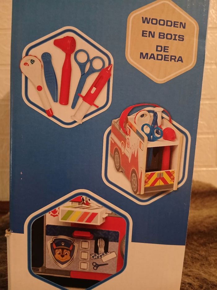 Véhicules en bois  pat patrouille avec accessoires - photo numéro 5