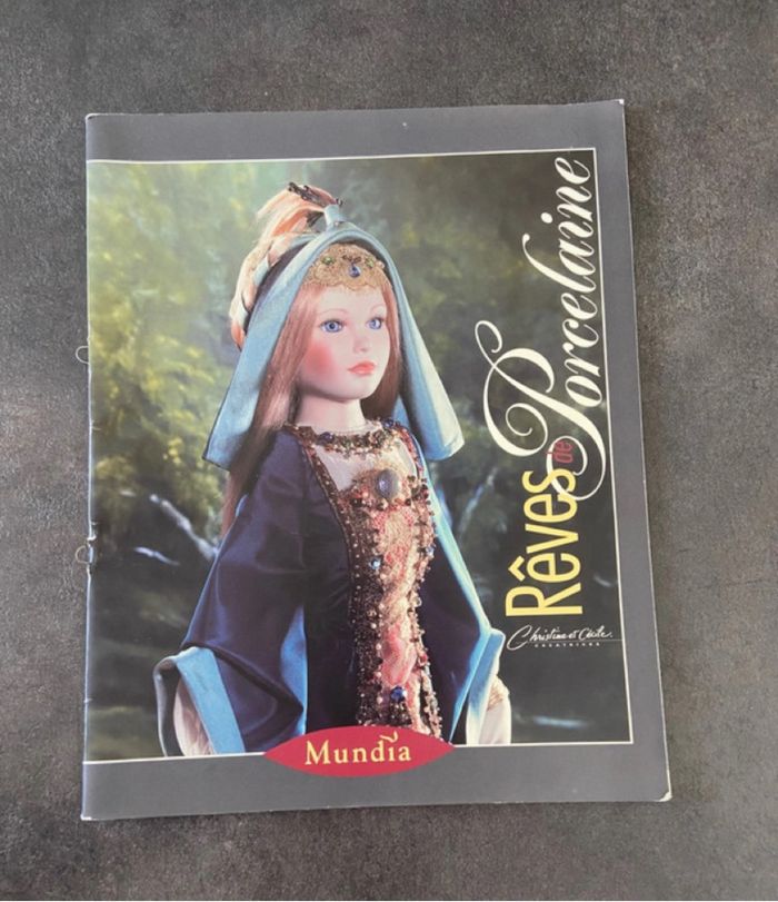 Catalogue Mundia rêves de porcelaine poupées de collection