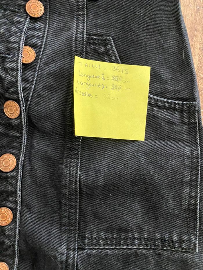 Jupe noire en jean boutonnée - Taille 36 - Très bon état- Stradivarius - photo numéro 4