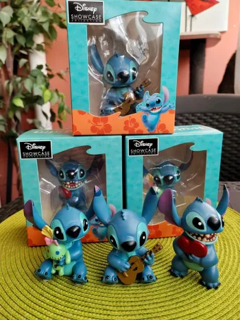 Lot de 3 figurines Disney Officielle / Stitch, Showcase Collection en résine