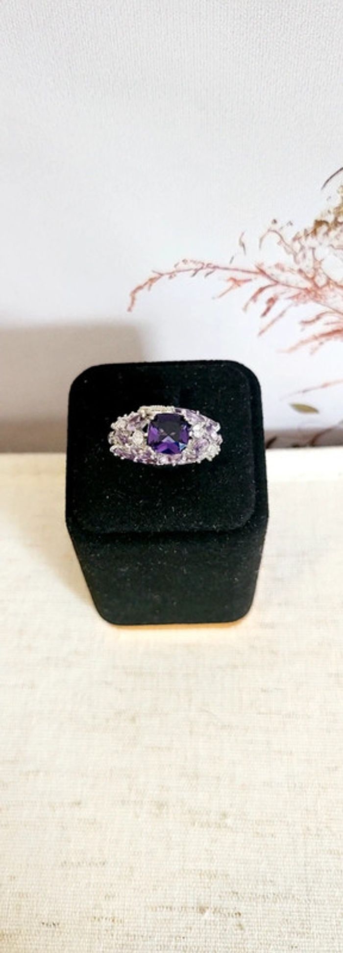 Bague élégante avec pierre violette et strass - photo numéro 2