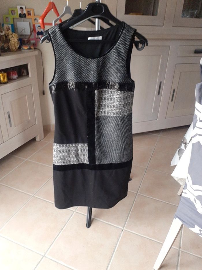 Robe d hiver sans manche doublee ajustée