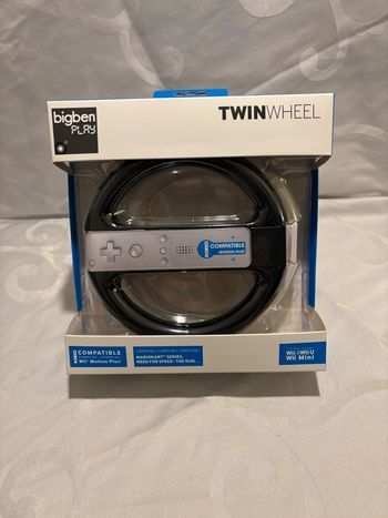 volants x 2 Neufs pour Nintendo Wii et Wii u bigben noir et blanc