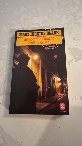 Thriller captivant – Au commencement était le crime par Mary Higgins Clark