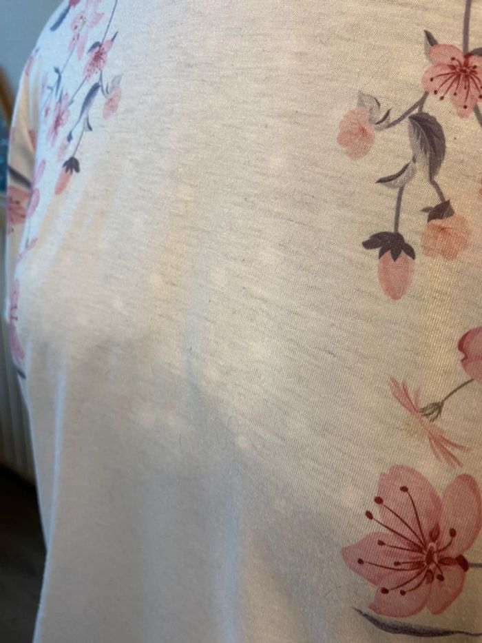T-shirt blanc fleur de cerisier Shein taille M - photo numéro 4