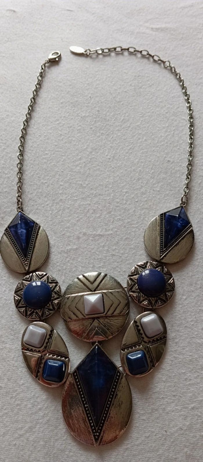 Joli collier métal pierres bleues
