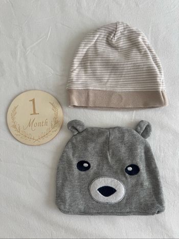 2 bonnets