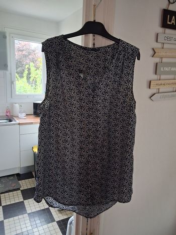 Débardeur bleu avec motifs blanc