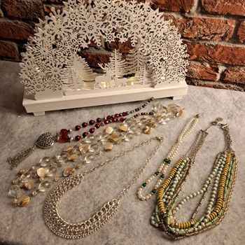 Lot de colliers multicolore et argenté