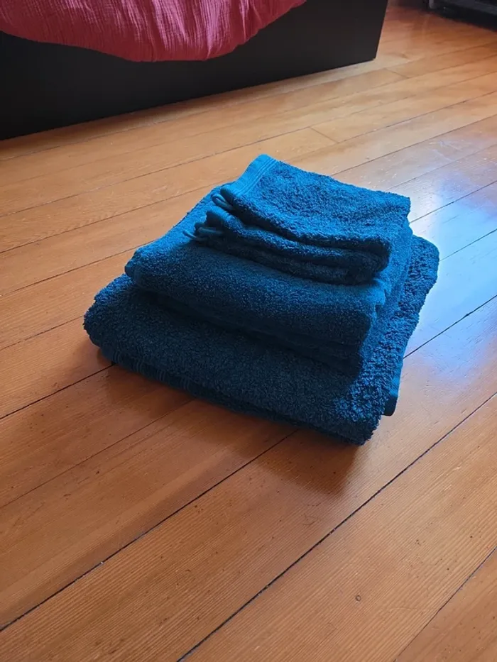 🧺 Lot linge de toilette bleu marine – neuf, jamais utilisé