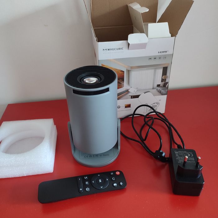 Mini Vidéoprojecteur Rotation 180° Haut-Parleur 5W Wifi Bluetooth - photo numéro 3