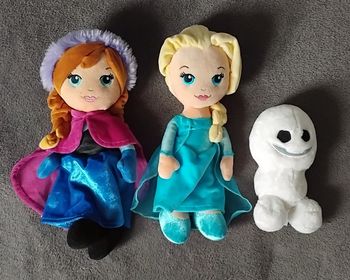 Lot peluche reine des neiges
