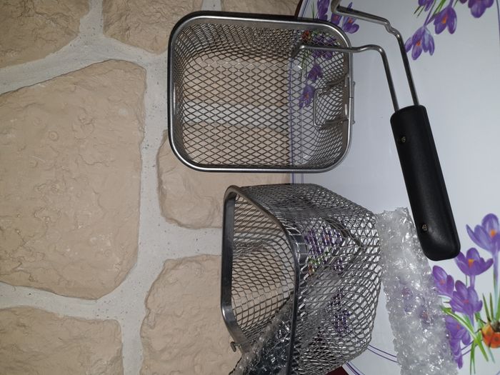 2 paniers à friteuse