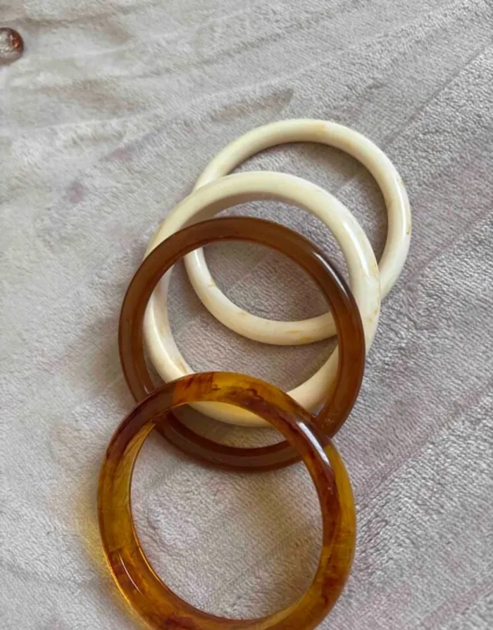 Lot de 4 bracelets résine - Bijoux neufs