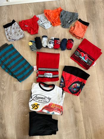 Pyjama Cars 7/8 ans + cadeaux