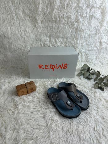 Paire de tong / claquette Reqins taille 28