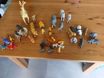 Lot de 37 figurines d animaux