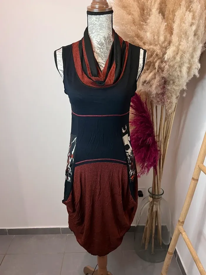 Robe orange et noir