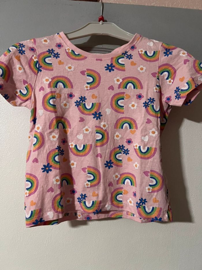Tee shirt fille taille 3/4 ans marque Primark très bon état