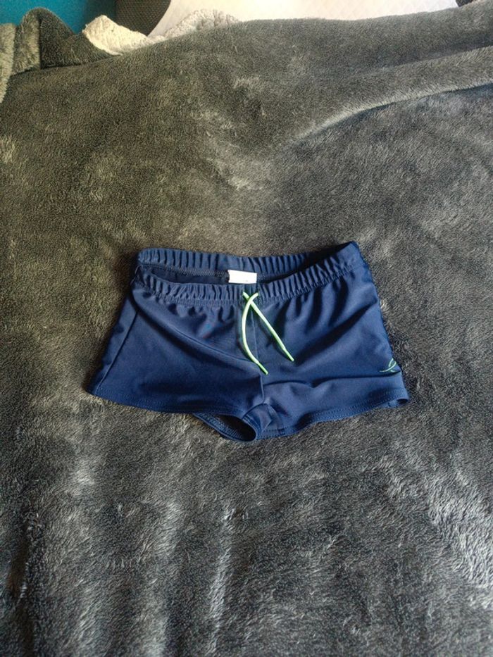 Maillot de bain energetics T140(10ans) en très bon état