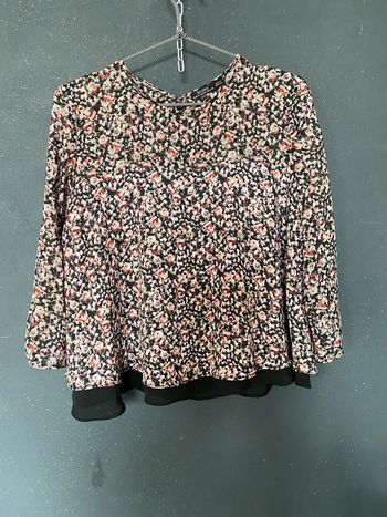 Blouse courte fleurie 36/38 voir mensurations