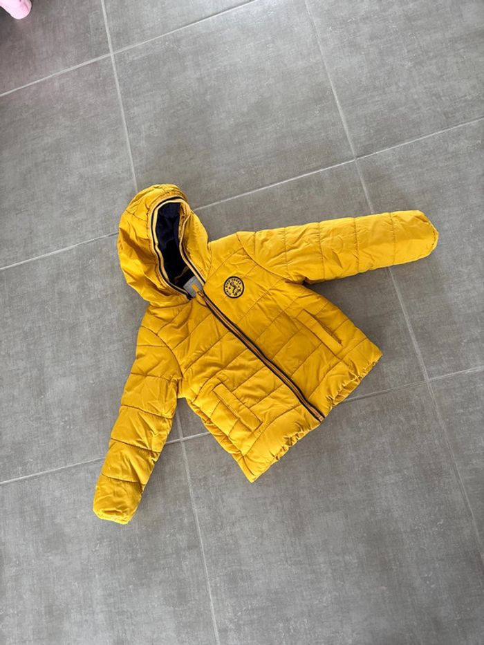 Blouson molletonné a capuche