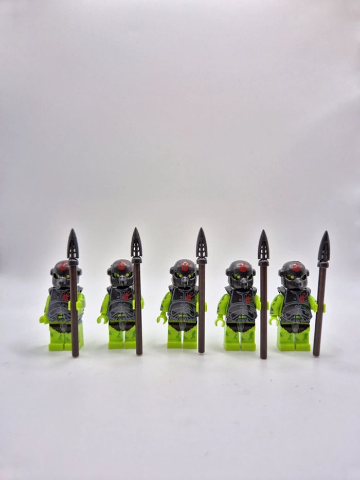 Figurines type lego 5 guerriers orcs seigneur des anneaux / hobbit