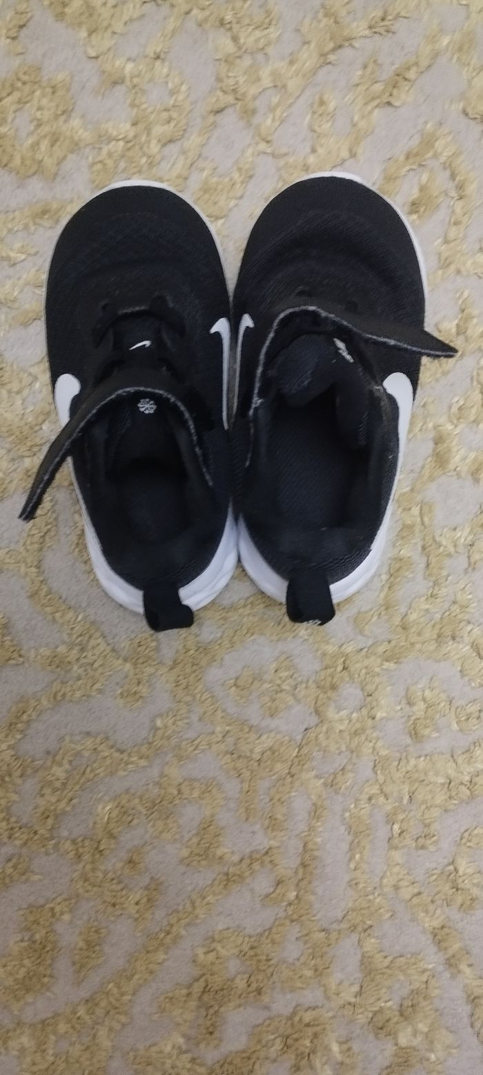 Basket Nike bébé 23,5