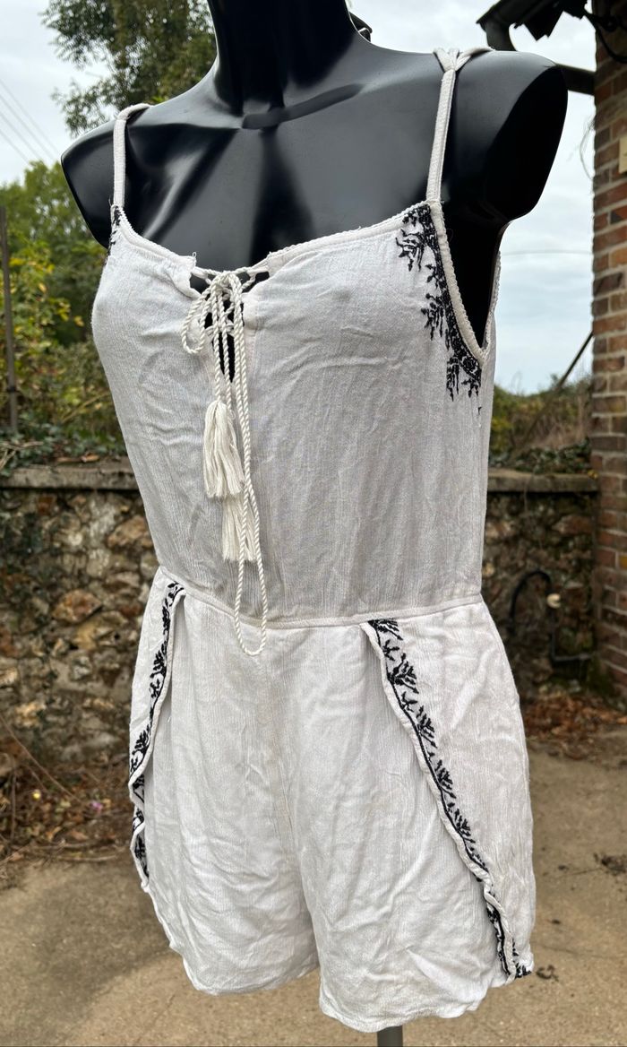 🌿 Combi-short à broderies – Jennyfer – Taille 36 - photo numéro 2